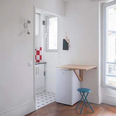 Charming Bright Studio In Paris